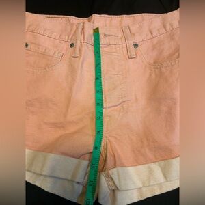 Levi 501 shorts coral size 26